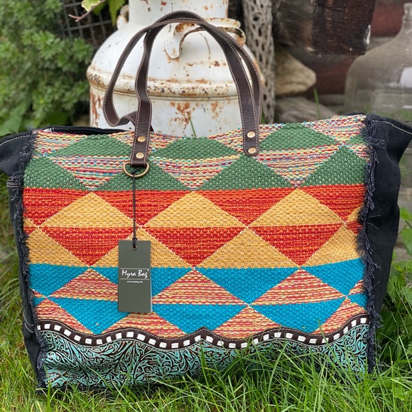 MYRA WEEKENDER/ DUFFEL BAG - Picture 2 of 8